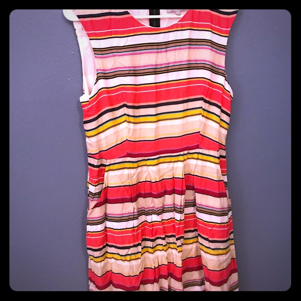 Adorable quality multi-color dress - with pockets!